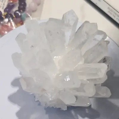 白色水晶簇